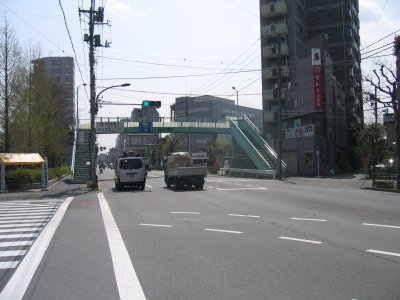 �����ʂ�ɏo�āA�E��